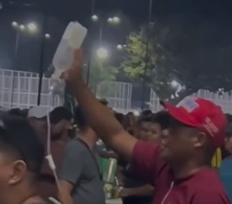 Imagem - Paciente com soro no braço é flagrado dançando em festa da prefeitura de Macapá