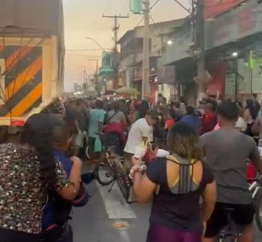 Imagem - Acidente com ciclista causa engarrafamento na Av. Zacarias de Assunção, em Ananindeua