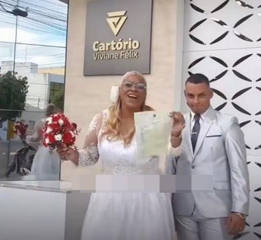Imagem - Casamento em cartório viraliza após comemoração: 'Satanás pensou que eu não ia casar, mas casei'