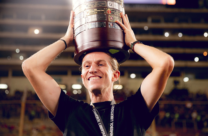 Filipe fica no Flamengo até 2027 - 