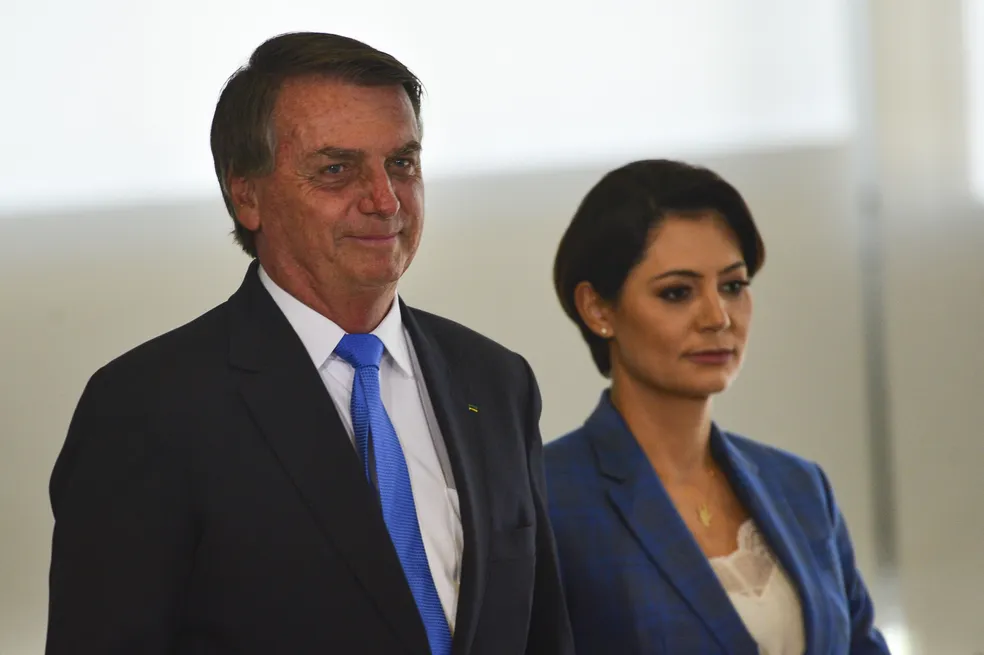 Jair Bolsonaro foi levado ao centro cirúrgico para bloqueio anestésico após crises persistentes de soluço