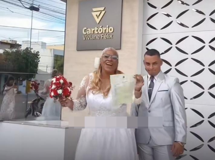Reação divertida após casamento -
