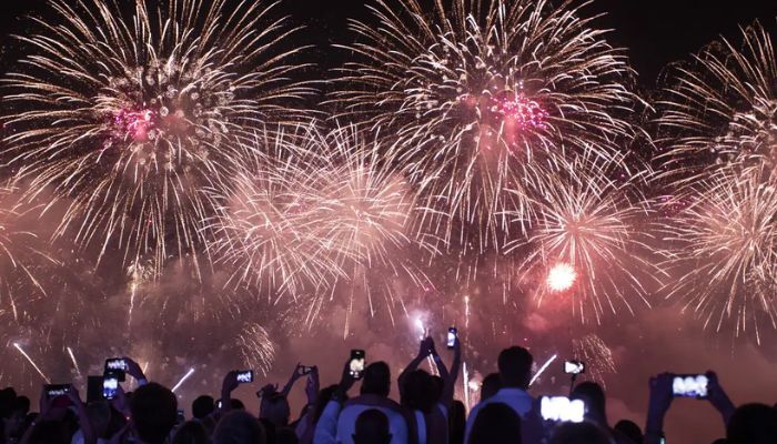 Uso de fogos no Réveillon exige atenção para evitar acidentes; confira dicas e cuidados