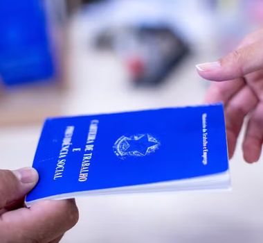 Imagem - Desemprego cai para 5,2% em novembro e atinge menor nível da história do IBGE