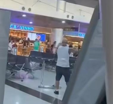 Imagem - Passageiro é contido com spray de pimenta após confusão em aeroporto por perder voo