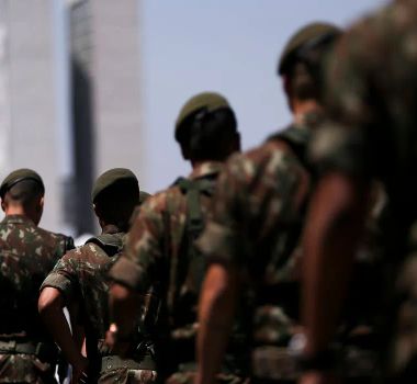 Imagem - Isenção do IR alcança maioria dos militares e reduz pressão por reajustes salariais
