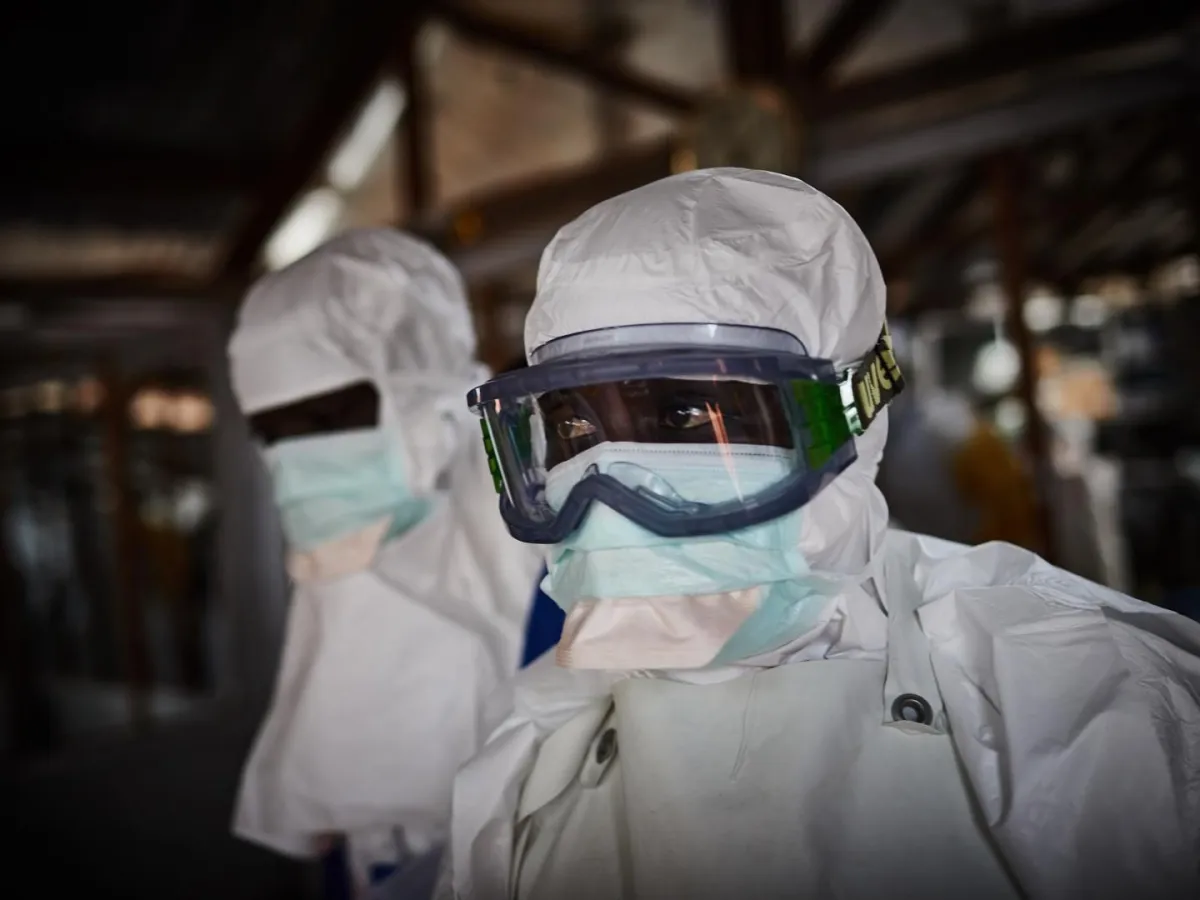 Doença da mesma família do Ebola mobiliza autoridades locais e equipes internacionais de emergência