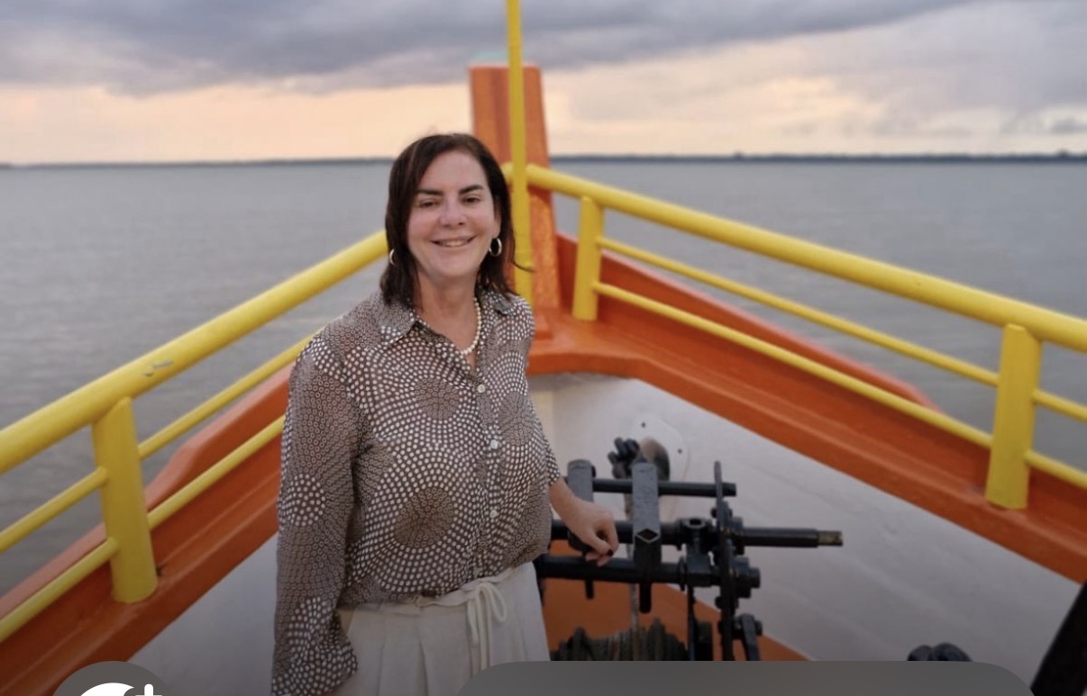 Tiana Menezes comanda os passeios turísticos pela orla de Belém