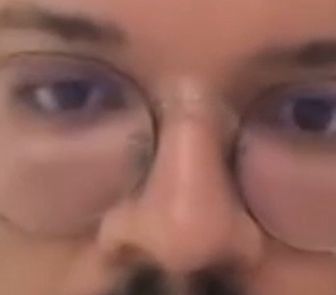 Imagem - Tutorial xenofóbico: em aeroporto passageiro ‘ensina’ a identificar portão de embarque para Manaus; ‘gente feia reunida’