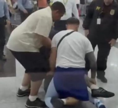 Imagem - Passageiro é contido com spray de pimenta após perder voo no Recife