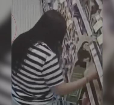 Imagem - Mulher é presa após tentar furtar supermercado em Copacabana