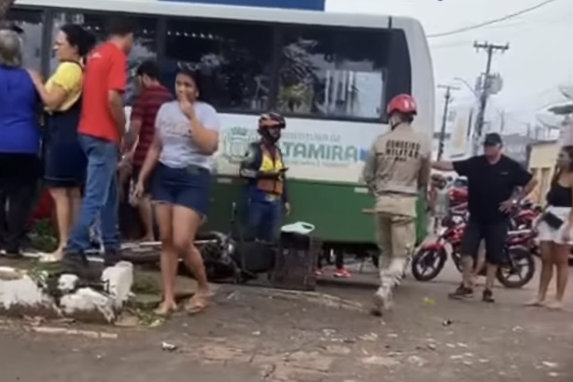 Acidente com ônibus da prefeitura deixa criança ferida em avenida de Altamira

