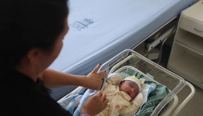 Primeiro bebê de 2026 nasce à 1h01 na Santa Casa, em Belém