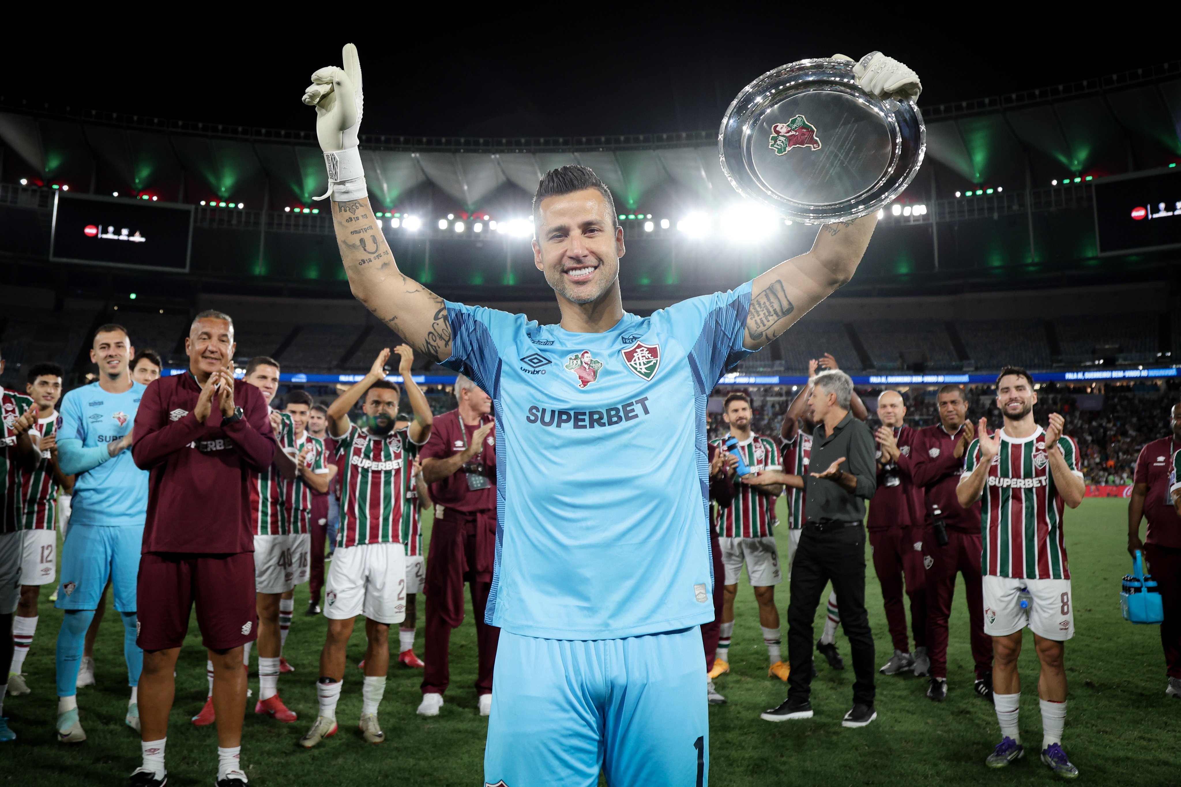 Aos 45 anos, Fábio fica mais uma temporada no Fluminense - 