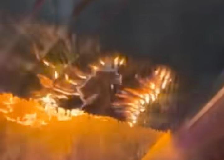 Imagem - Jovens filmam incêndio em bar que matou mais de 40 pessoas na Suíça