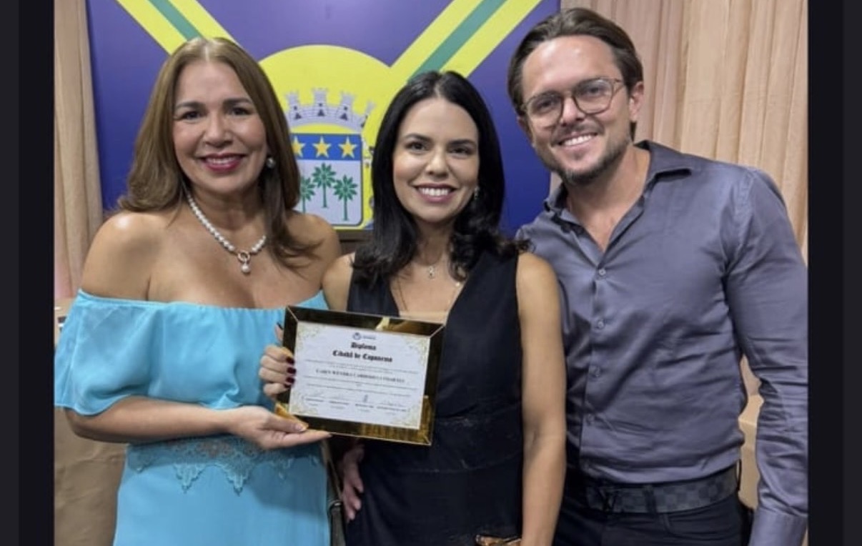 A aniversariante é homenageada, Carmem Wendea, com  a sua mãe, Walcylene Cardoso e o esposo, Diego. 