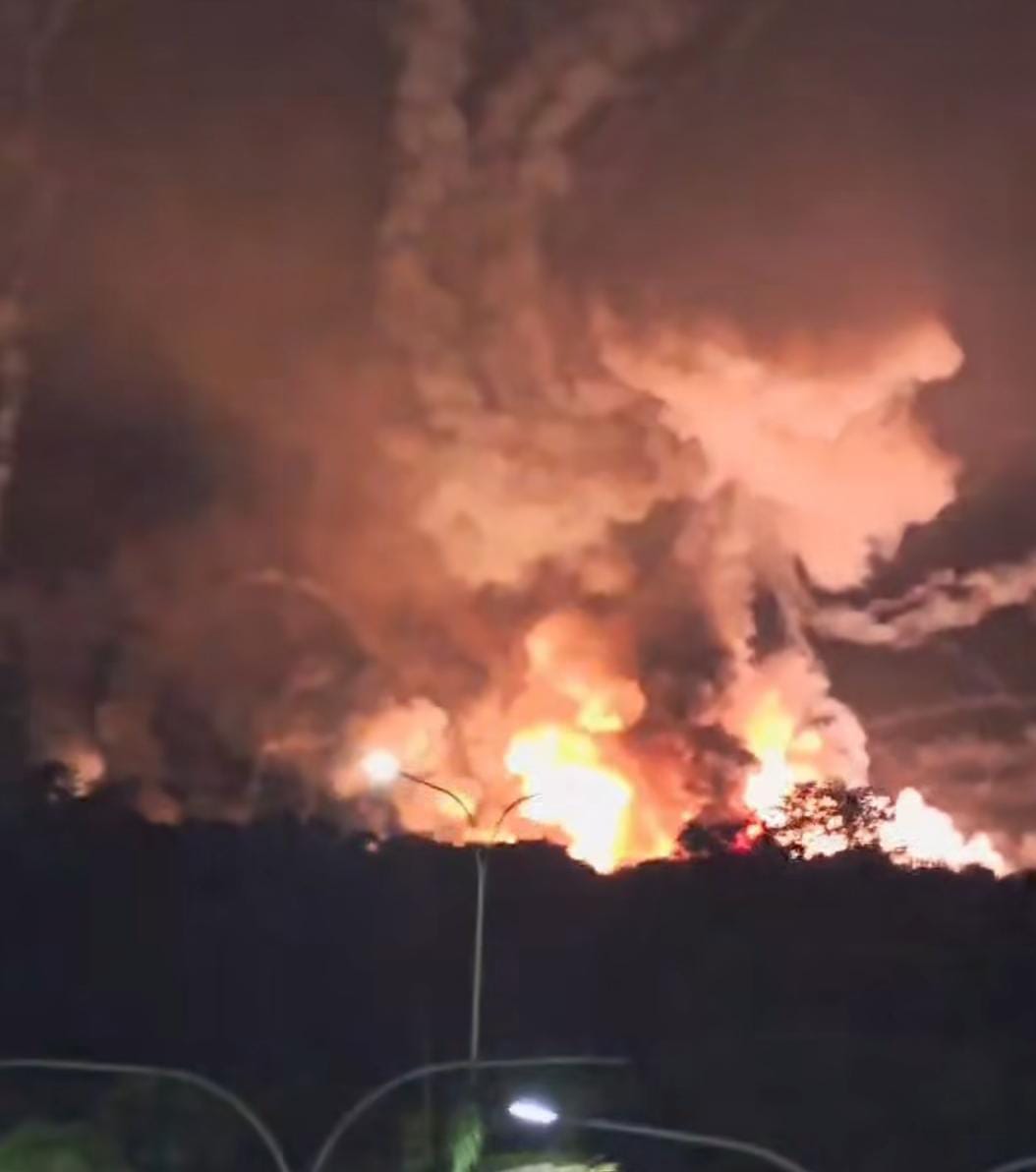 (Bombardeio em Caracas, na Venezuela, na madrugada deste sábado (3), durante ação para capturar Nicolás Maduro) 