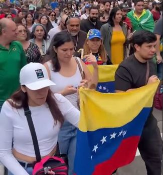 Imagem - Ato na avenida Paulista reúne venezuelanos e bolsonaristas em apoio à prisão de Maduro