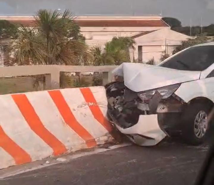 Batida no elevado da avenida Júlio César -