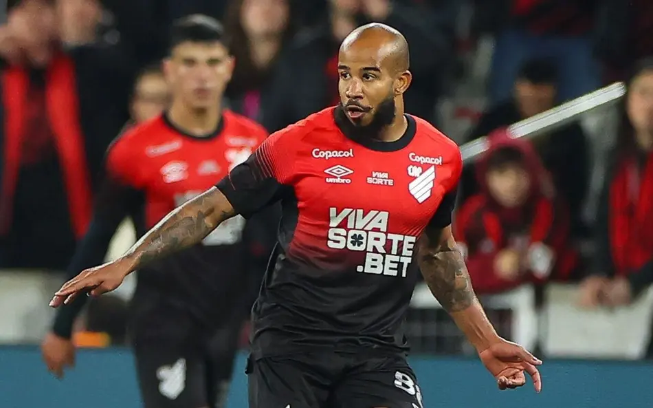 Com 33 anos, Patrick tem uma carreira extensa no futebol brasileiro