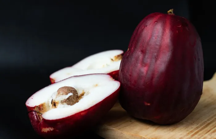 Jambo é uma fruta encontrada em diversas regiões do Brasil.