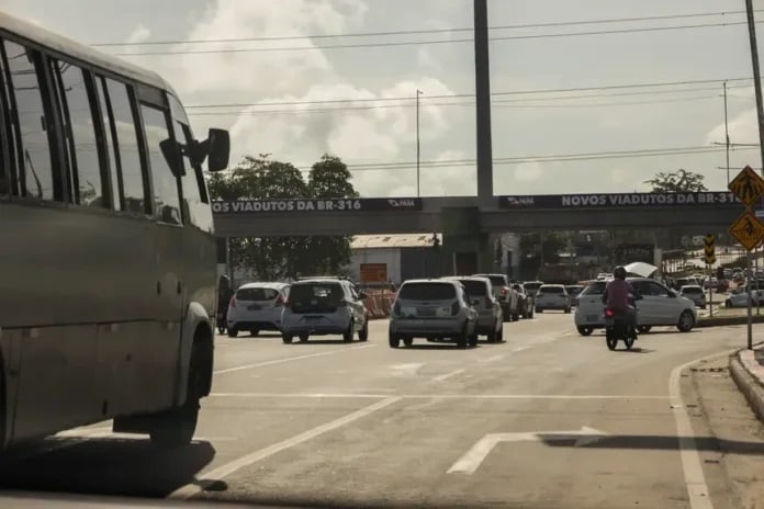 Movimento de volta a Belém na rodovia BR-316