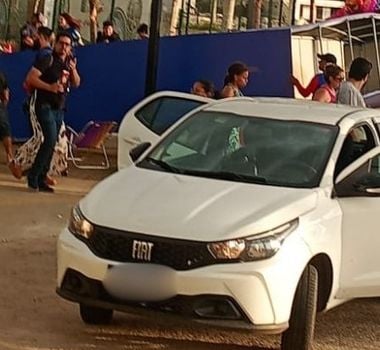 Imagem - Estrutura cai durante ventania e atinge ambulantes e pedestres na entrada do Parque da Cidade, em Belém