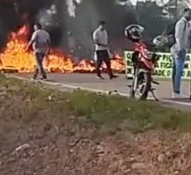Imagem - Moradores bloqueiam PA-136 e cobram melhorias em estrada rural