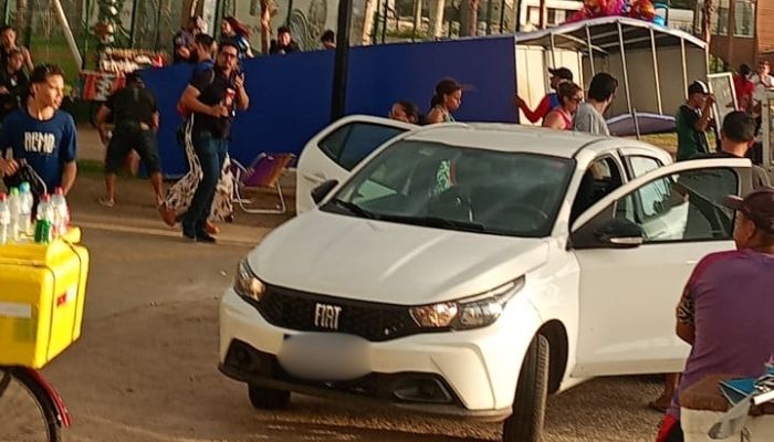 Estrutura cai durante ventania e atinge ambulantes e pedestres na entrada do Parque da Cidade, em Belém