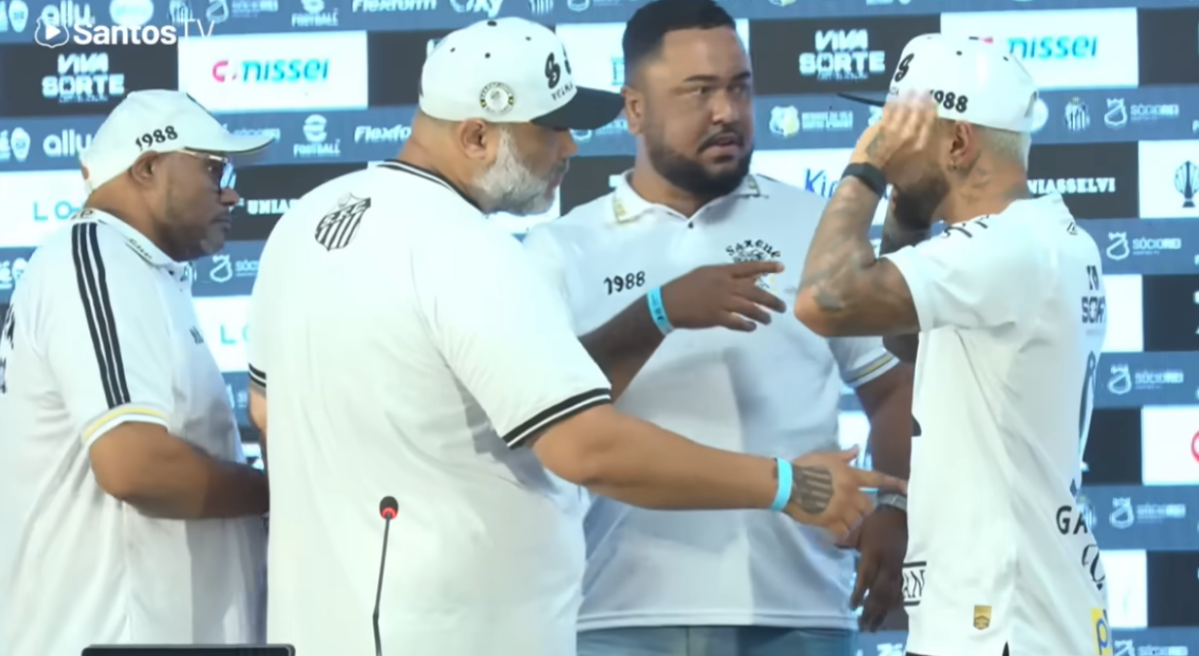 Gabigol foi apresentado como novo reforço do Peixe -