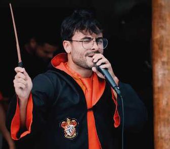 Imagem - Cantor brasileiro sósia de Harry Potter muda nome artístico após notificação da Warner