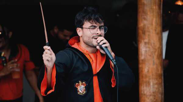 Cantor de arrocha ficou conhecido como Harry O Bruxo, por sua semelhança com o ator Daniel Radcliffe, que interpretou Harry Potter no cinema.
