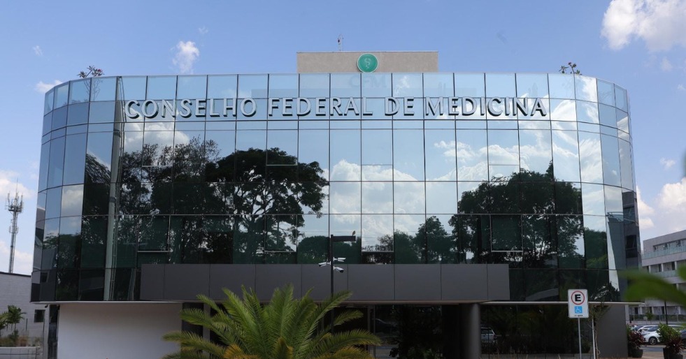 Imagem - CFM abre sindicância sobre atendimento a Bolsonaro após queda na prisão