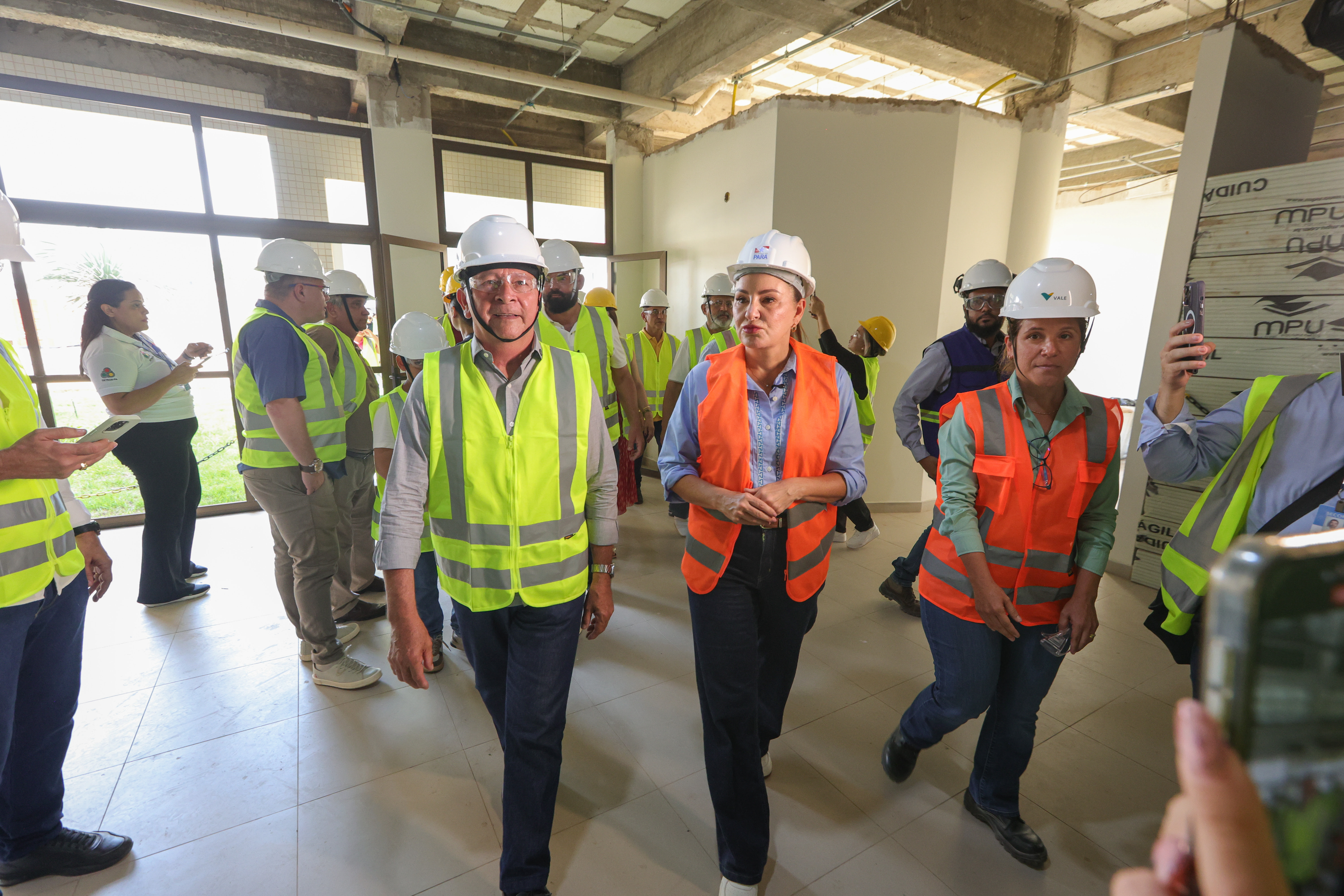 Vice-governadora Hana Ghassan visitando obras do hospital, em Santarém