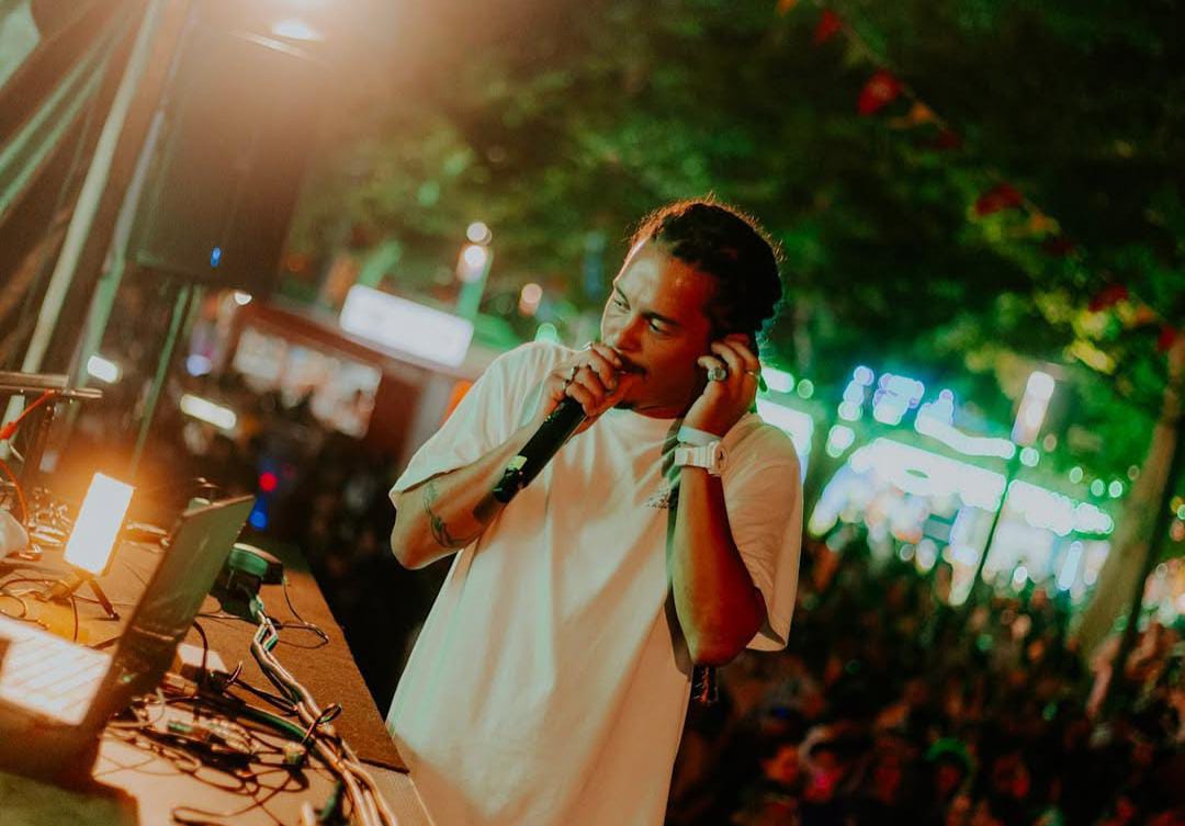 Corpo do DJ brasileiro Maycon Douglas, de 26 anos, foi encontrado na Praia da Luz, em Nazaré, Portugal, nessa quarta-feira (7).