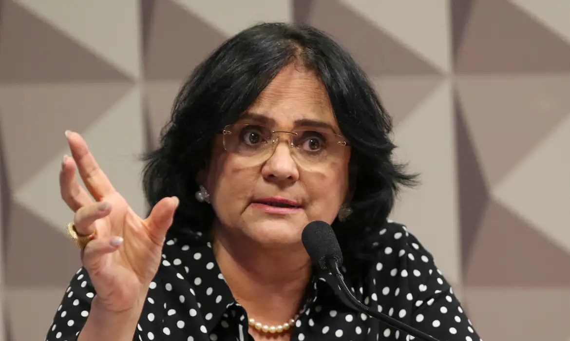 O pedido foi encaminhado ao ministro Alexandre de Moraes, do Supremo Tribunal Federal (STF), após Bolsonaro sofrer uma queda dentro do local.