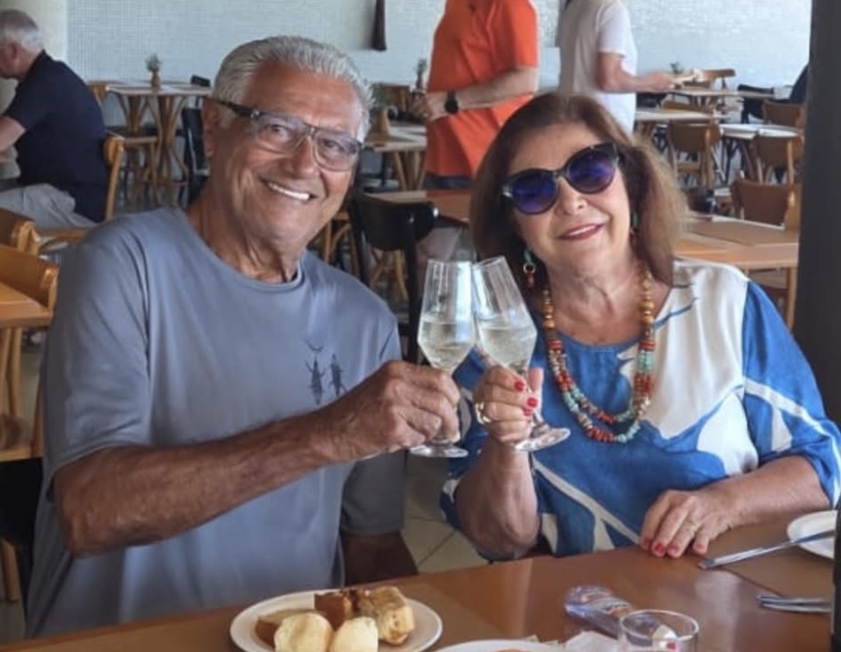 Isane e João Carlos Monteiro passaram a virada do ano em Copacabana, onde assistiram aos mais de dez minutos de espetáculo dos fogos. 