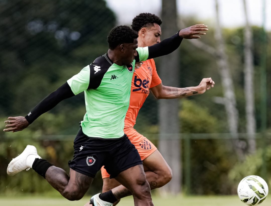 Jogo-treino foi realizado no CT do Leão da Ilha.