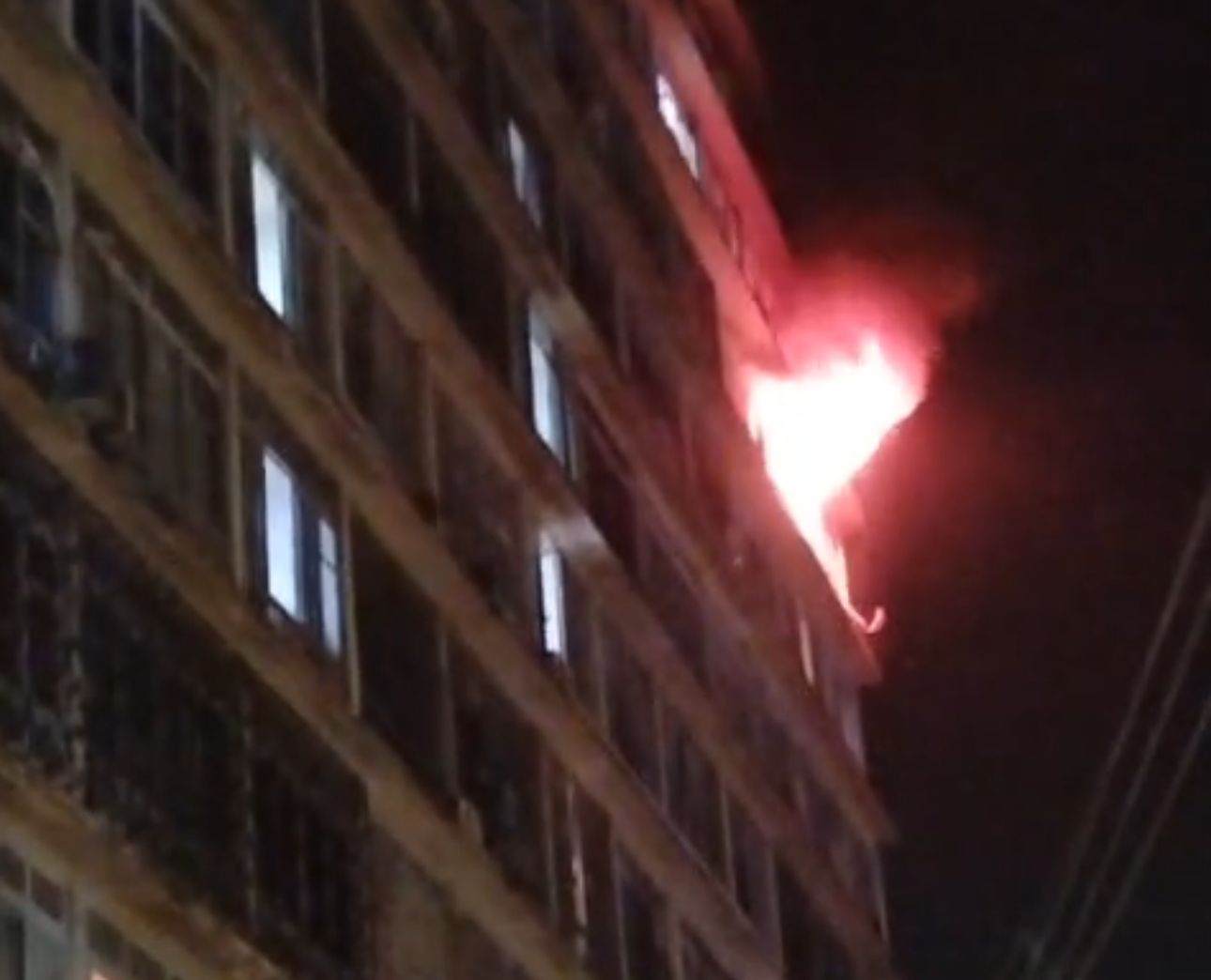 Imagem - Vídeo: fogo toma conta de apartamento no Edifício Banna, em Belém