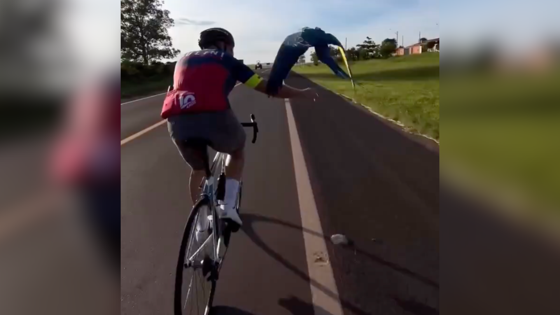 Cena inusitada foi registrada durante treino em estrada próxima a Guarapuã, distrito de Dois Córregos