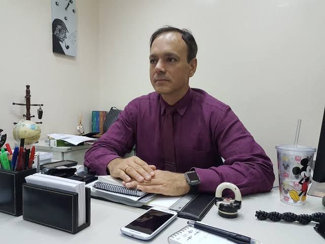 Inquérito aponta promotor como peça central na articulação de cobranças para favorecer investigados