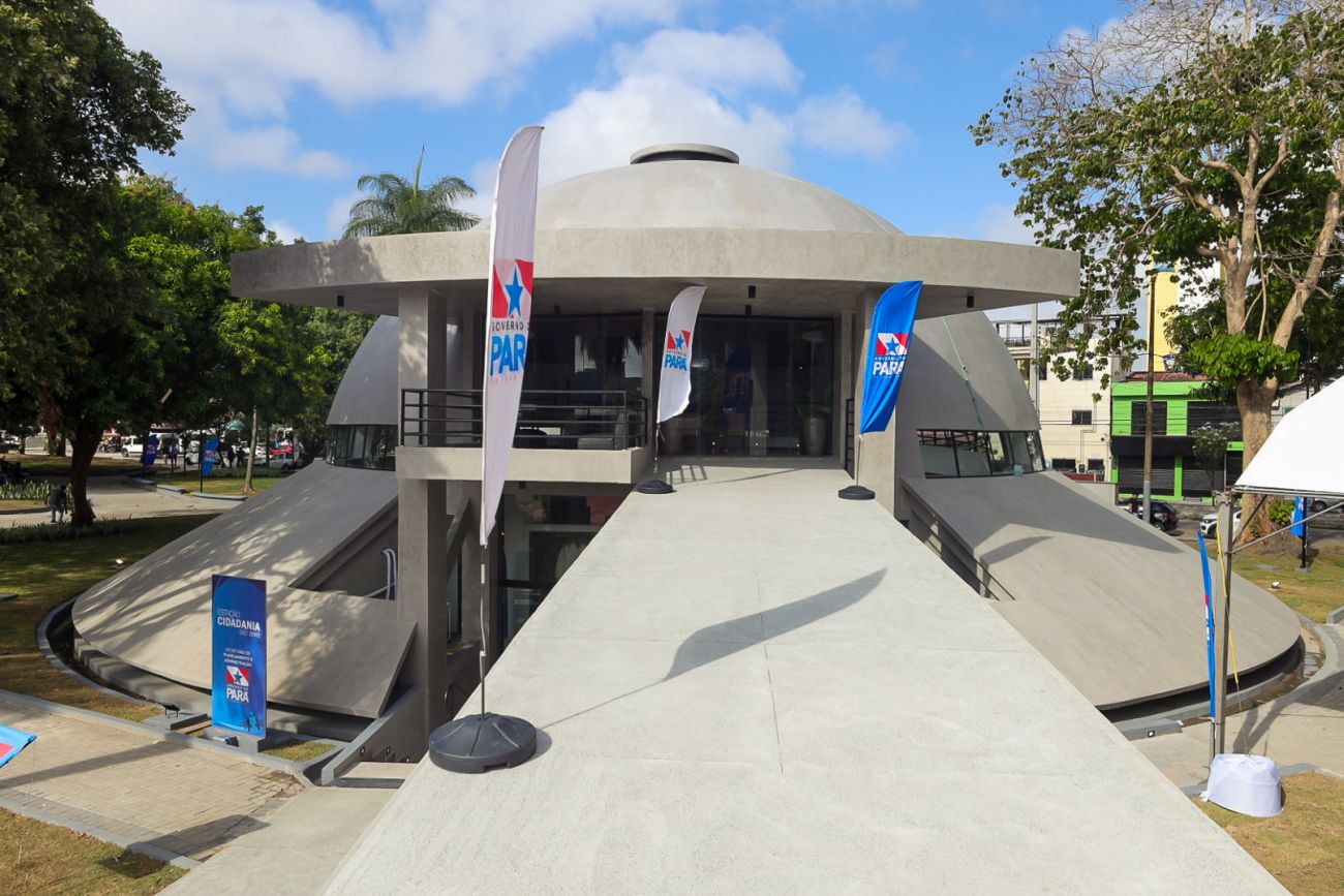 Memorial Magalhães Barata, na Praça da Leitura, em São Brás