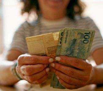 Imagem - Aposentadorias acima do salário mínimo têm reajuste de 3,9%. Teto do INSS vai a R$ 8.475