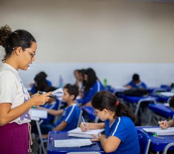 Imagem - Piso dos professores teria aumento de só R$ 18 em 2026, mas governo anuncia mudança na regra