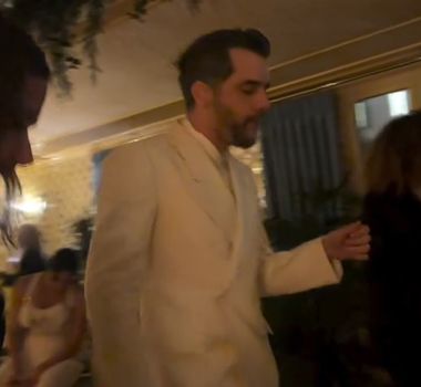 Imagem - Wagner Moura samba após vitória histórica do Brasil no Globo de Ouro