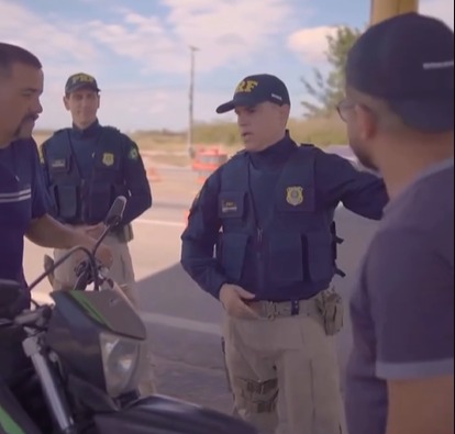 Imagem - PRF grava vídeo bem humorado sobre condutas no trânsito e viraliza