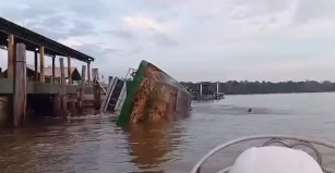 Imagem - Balsa com carga de cerveja naufraga em Muaná, no Marajó
