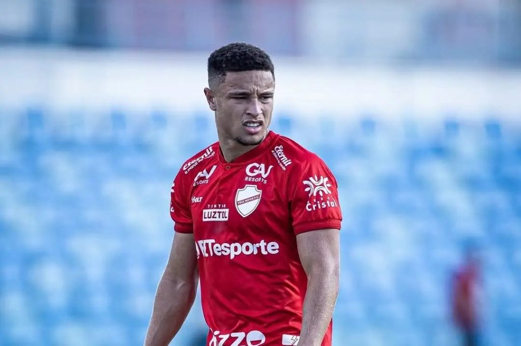 Na última temporada, o lateral alternou entre titularidade e banco