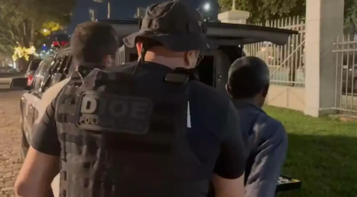 Suspeito furtava objetos de um carro de luxo -