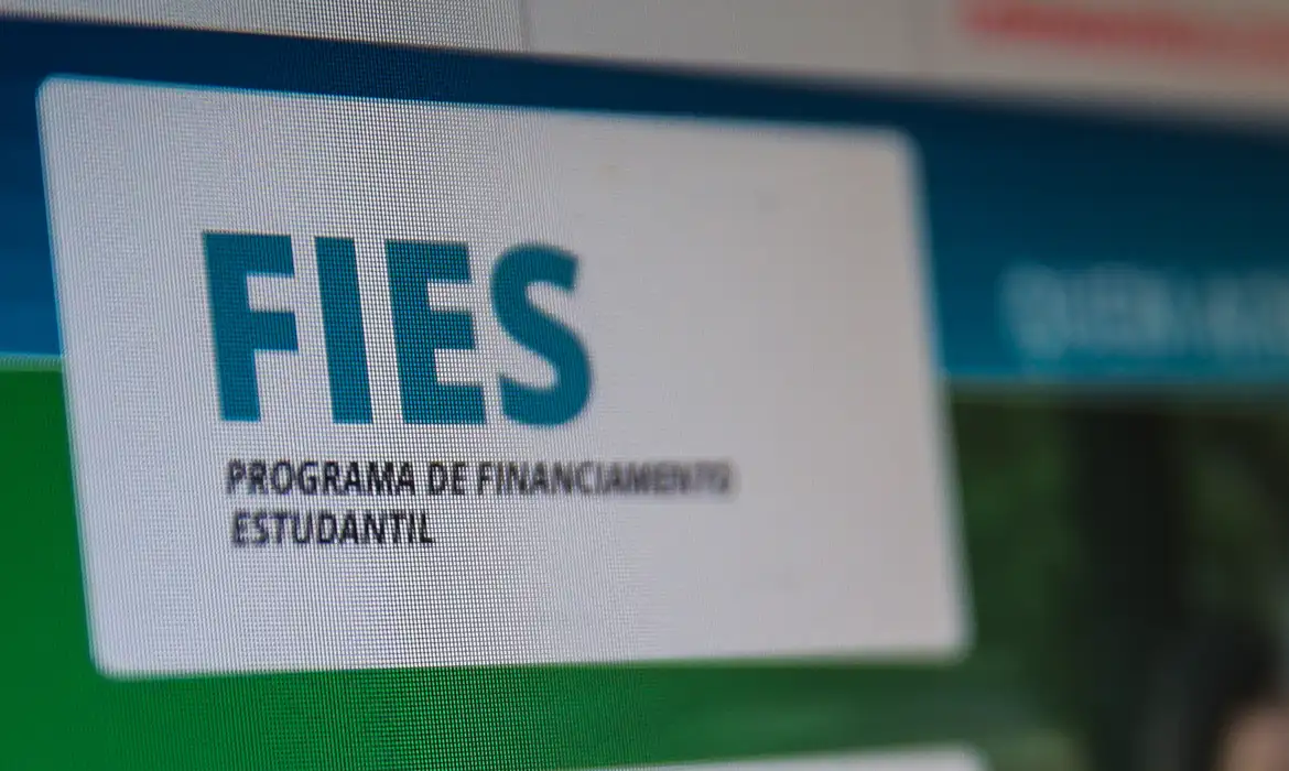 (Está aberto o prazo para a complementação das inscrições do Fundo de Financiamento Estudantil (Fies), para o primeiro semestre de 2026.)